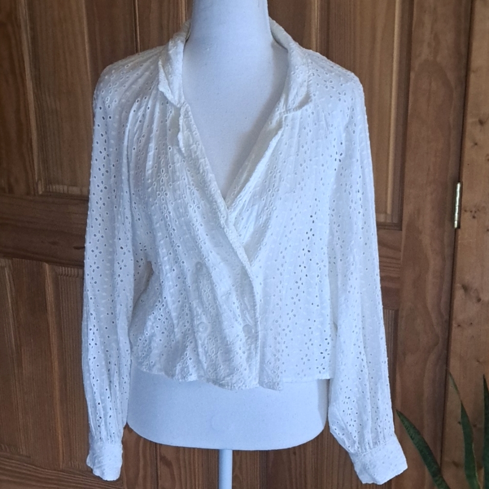 F21 cotton eyelet cropped boxy long sleeve blouse szM